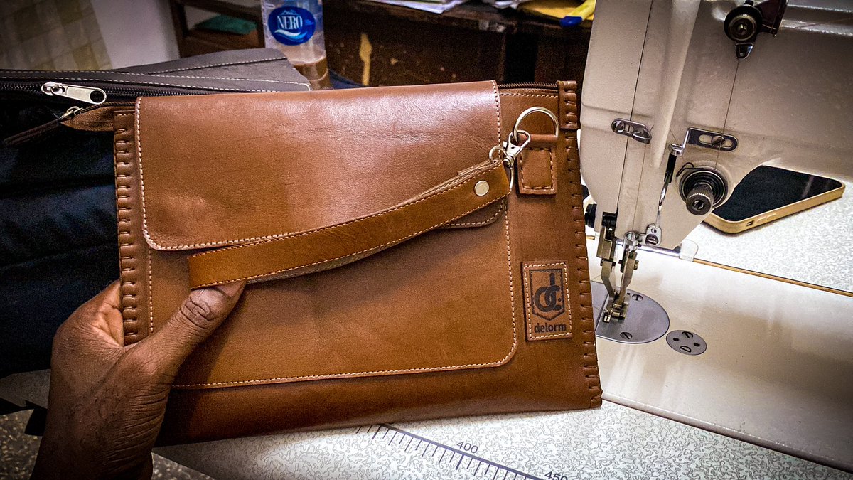 delorm_crafts's tweet photo. At Delorm Crafts, we produce leather bags that a geared towards meeting the needs of the contemporary Ghanaian youth. https://t.co/Mrx5k9Plw6
