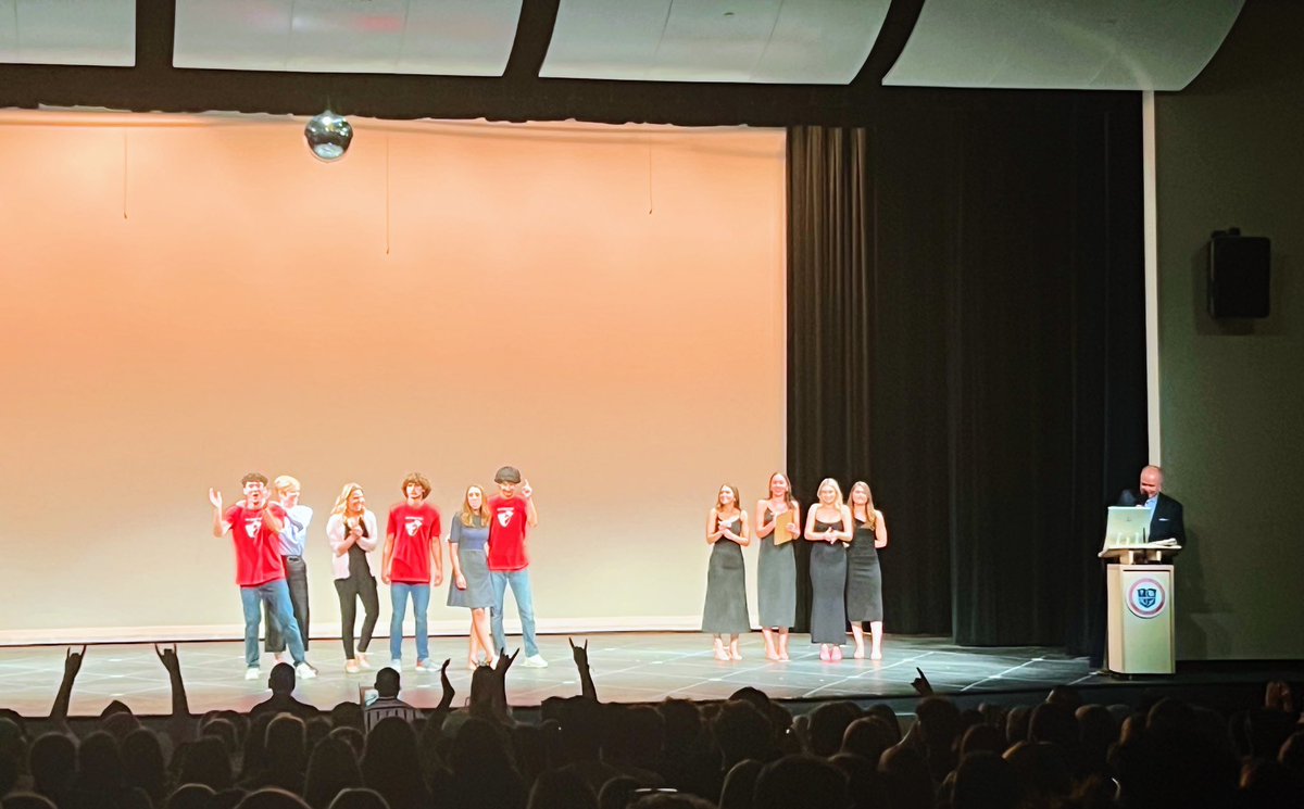 Apex Friendship Dance tweet media