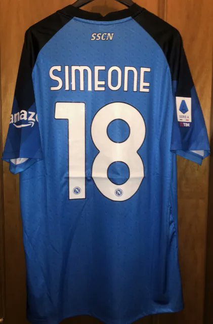 Juanarrien9's tweet photo. 💙🇮🇹SORTEO: Una camiseta del @sscnapoli de @simeonegiovanni para celebrar su Scudetto. El primero en 33 años para los Napolitanos, desde la época de Maradona. Y a nosotros los Atléticos nos enorgullece

Como participar.

RT a la publicación
Seguir a @MercadoATM y @Camishop_esp (Si no sigues ambas cuentas no participas del sorteo)

El ganador/a se conocerá a última hora del Miércoles 10.

Mucha suerte!!! Compártelo con tu amigo/a💙🇮🇹