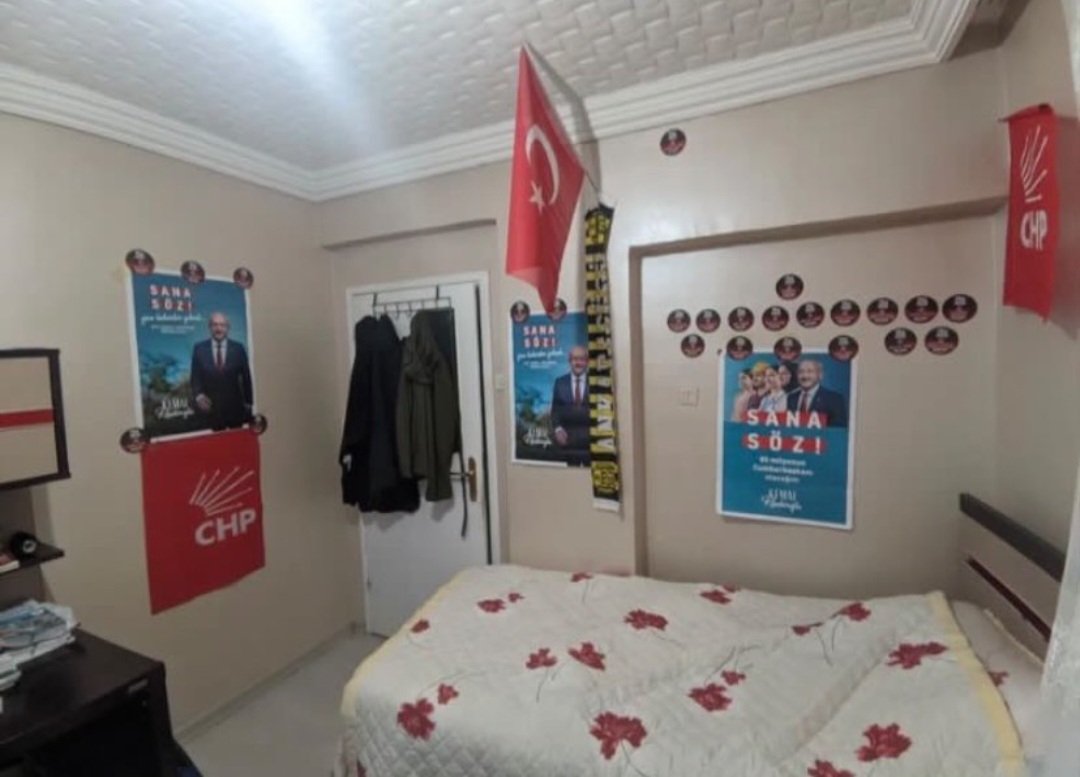 wesuest's tweet photo. kızı eve cagirdik ama odamin son durum bu problem olur mu https://t.co/VCs9SZu7xz