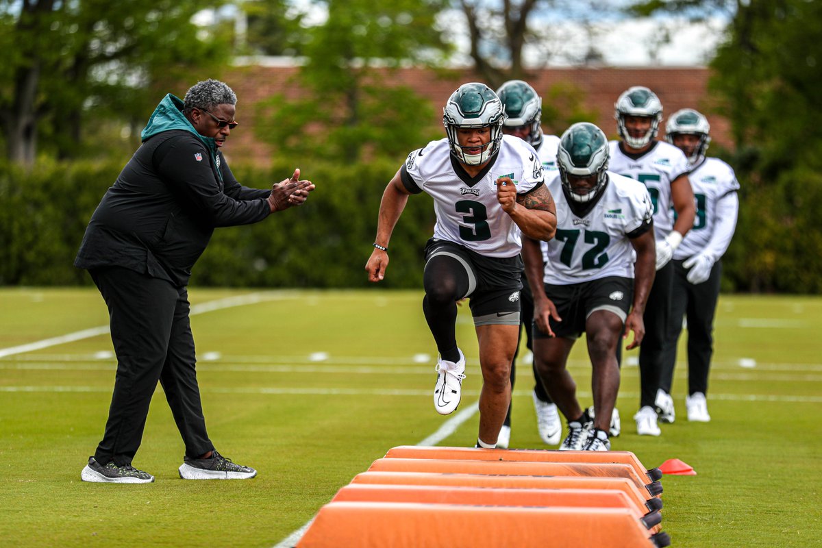 Eagles's tweet photo. The work begins

#FlyEaglesFly https://t.co/IEtmFjmPou