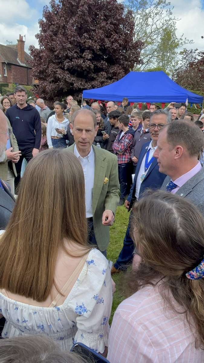 OliverDingdong's tweet photo. The only current pupils with Gold DofE Felicity B. and Lily B. meeting the Duke and Duchess of Edinburgh this afternoon at the Cranleigh Big Lunch the day after his brother was crowned! #CoronationBigLunch #DukeofEdinburgh 
@cranleighschool https://t.co/VLjuSByjiW