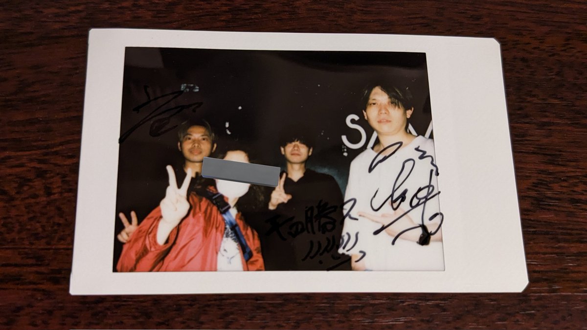 lllndgs's tweet photo. 今日は「花」と「食べ頃」が聴けて嬉しかったなぁ✨演奏の熱量も凄かった!GWを最高のライヴで締め括れたよ🤘
終演後、勝さんに “外タレみたいな髪型” と言われた私(笑)
#readingnote https://t.co/ulq5OXwrKt