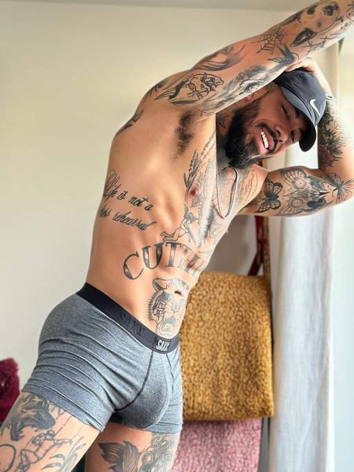 Goodmorning bro. ☀️ https://t.co/XOs5QpM0dF