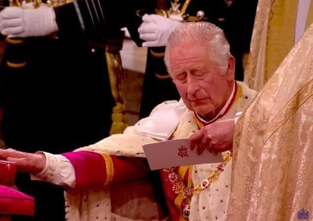 AntonioPisilli's tweet photo. 🗣️ "E questo è er conto der catering " 🤣🤣🤣

#KingCharles https://t.co/AXkl2Su4WN