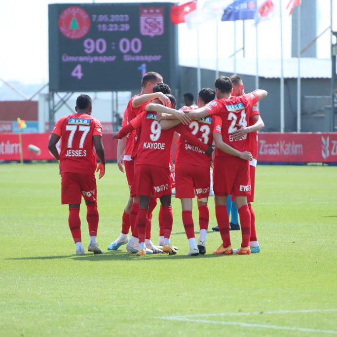 tarikaksar's tweet photo. “ELHAMDÜLİLLAH” 
Ümraniyespor 4 Sivasspor 1 https://t.co/C3pAQFV7Ta