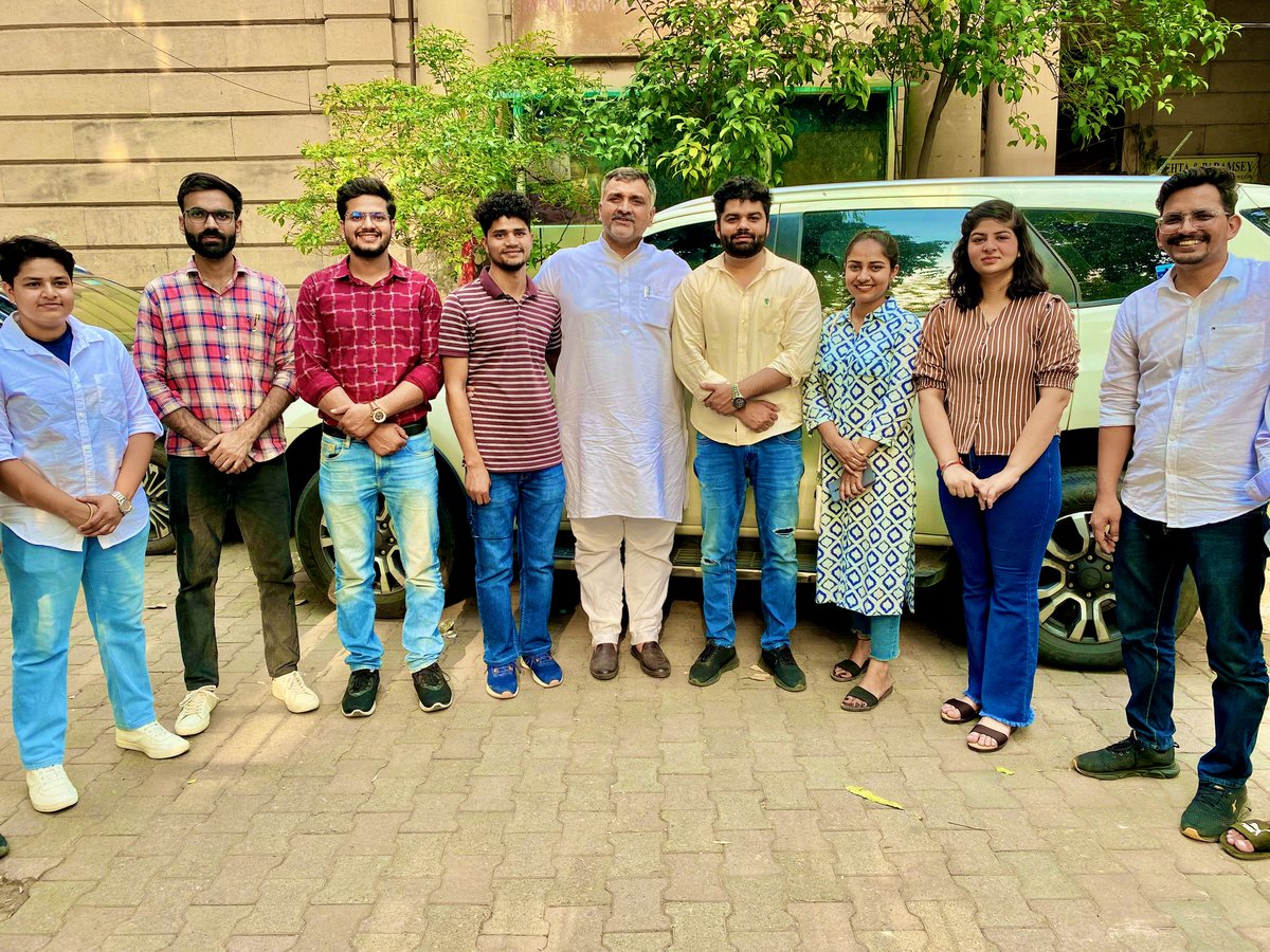 i_mohittomar's tweet photo. हट कर चले वो हमसे जिसे सर अज़ीज हो
हम सर फिरो के साथ कोई सर फिरा चले!

#WrestlersProtests 
@du_jat 
@chrohitjakhar 
@DrShahrukhPT 
@misika280 
@SameerBaliyan https://t.co/oZpDzz9UD0