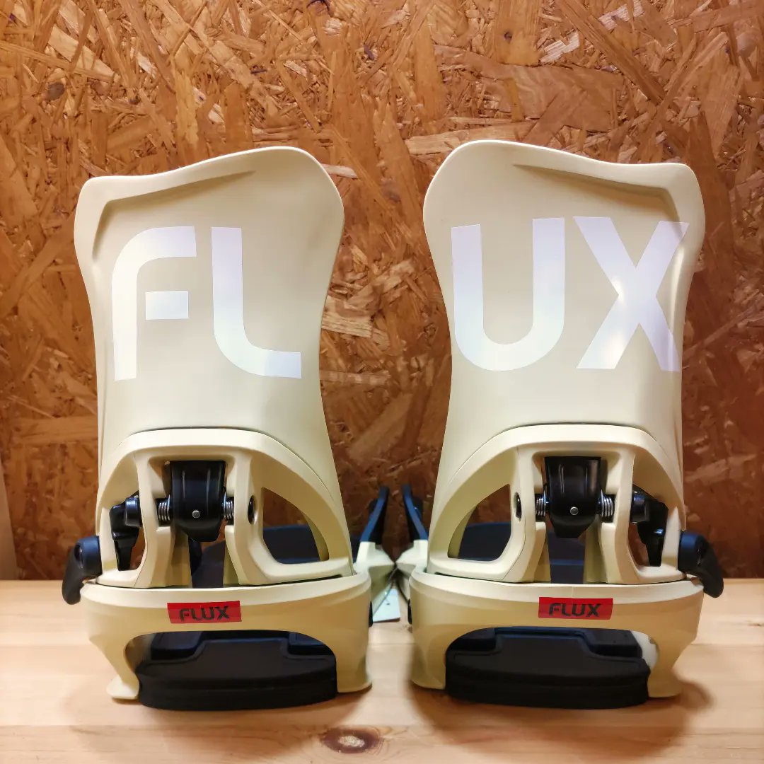 jack_snow's tweet photo. 【FLUX】はステップオンも人気です🥰
専用カントプレートも含め、ご予約受付しております🙏🙏
サンプルで試し履き可能です👍
#fluxstepon
#fluxbindings
#fluxds
#ステップオン
#スノーボードカービング
#スノーボード展示
#来期モデル https://t.co/szqd3QesR8