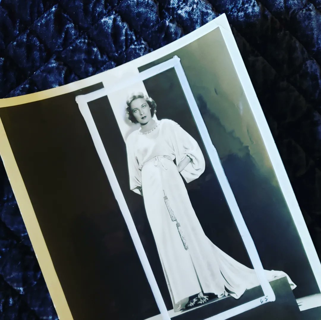 charlesdiago's tweet photo. #dorothyhale #pittsburgh #newyork #manhattan #nyc #society #fashion #vogue #photo #portrait #pressphoto #samgoldwyn #cynara #ronaldcolman #1932 #kayfrancis #gardnerhale

@PamelaLHamilton look what I found! https://t.co/3mopuCmLDM
