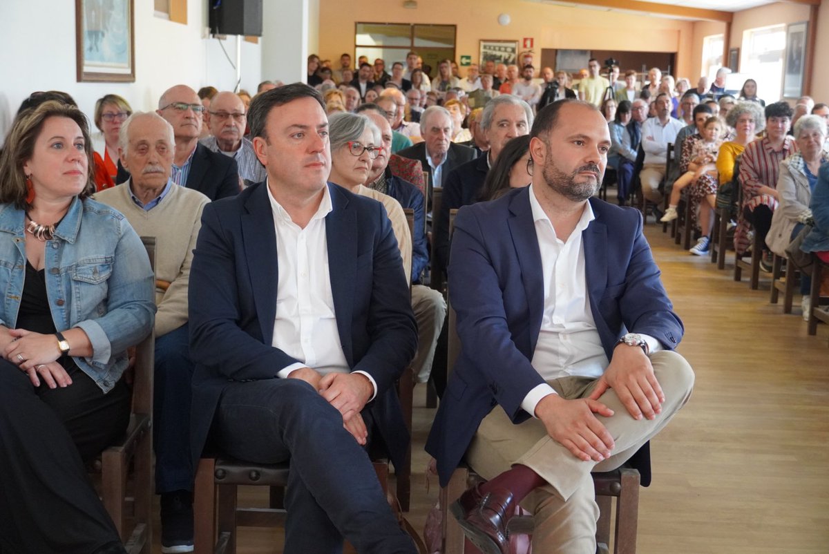 Bernardo_FerPi's tweet photo. Hoxe foi un día moi especial para min.

Dende o orgullo de ser de Pontedeume, presentamos a candidatura baixo a premisa de que somos o mellor para esta vila

Porque queremos á nosa vila e a xestionamos con sensibilidade e visión de futuro. E tamén porque temos o mellor proxecto https://t.co/CazCO07qfW