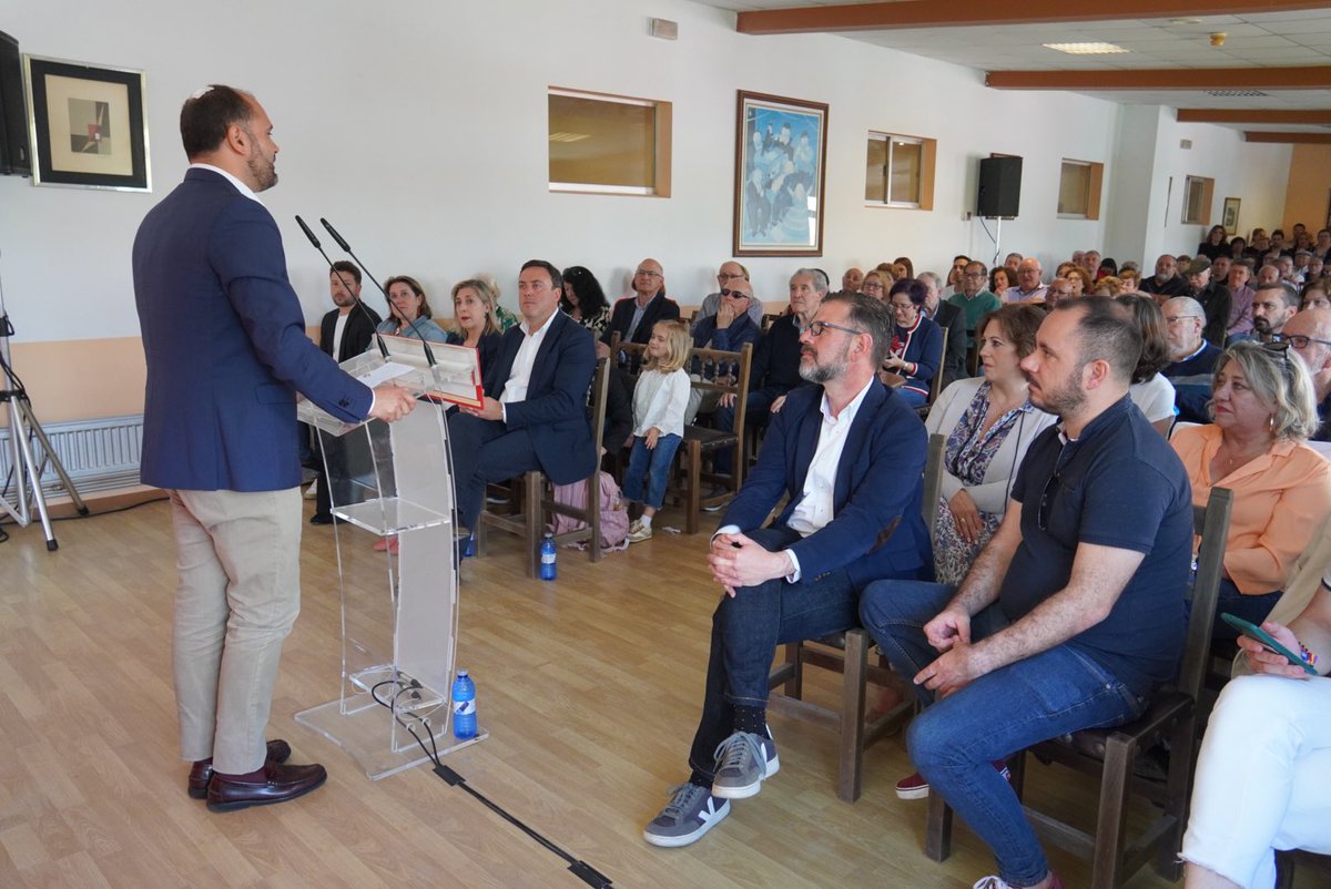 Bernardo_FerPi's tweet photo. Hoxe foi un día moi especial para min.

Dende o orgullo de ser de Pontedeume, presentamos a candidatura baixo a premisa de que somos o mellor para esta vila

Porque queremos á nosa vila e a xestionamos con sensibilidade e visión de futuro. E tamén porque temos o mellor proxecto https://t.co/CazCO07qfW