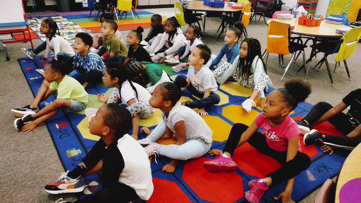 MsBrawnersClass's tweet photo. Just brain breaking before testing. Cosmic Kids Yoga! They love it! My goal was to get their brains activated toward increasing their ability to think and focus while testing... very imperative for students who struggle with impulse regulation. 💛 https://t.co/nujRVBWCOk