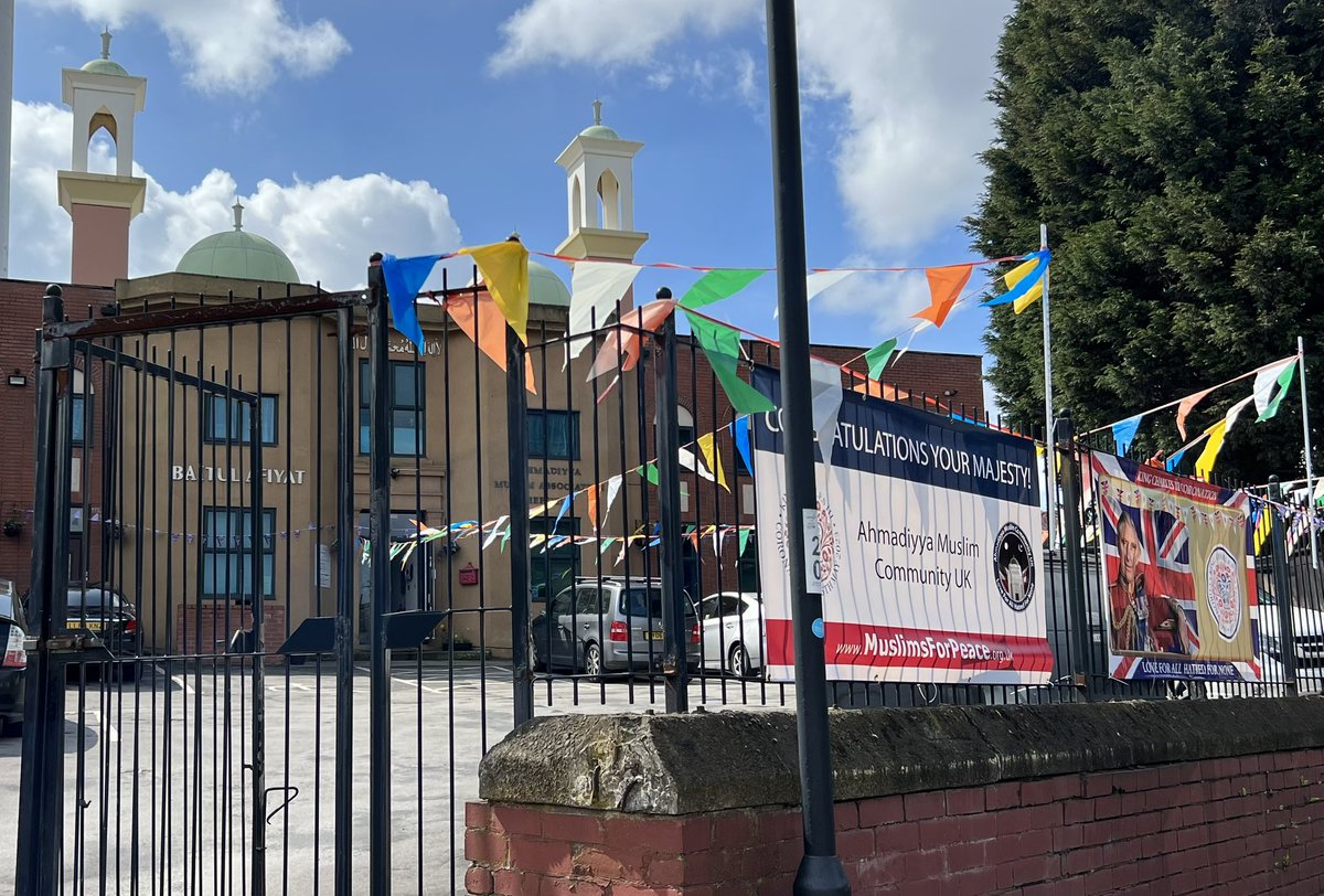 skarim180's tweet photo. All set and ready this morning for the #Coronation celebrations at Baitul Afiyat Mosque Sheffield. @AMASheffield https://t.co/IZqjN7dk6c