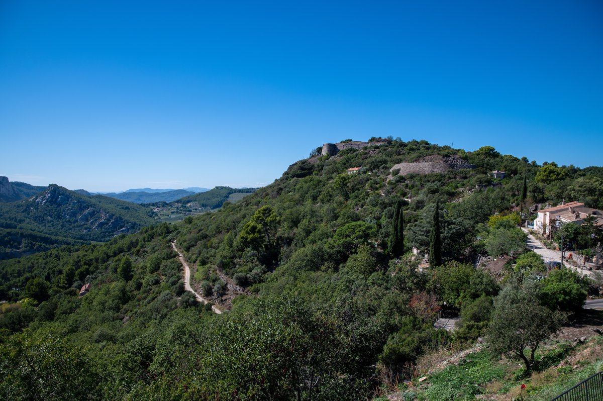WellensRog's tweet photo. #landscape #History #nature #travelphotography #MagnifiqueFrance #villes #doucefrance #Genieten    Evenos  france https://t.co/VRHoORxn9i