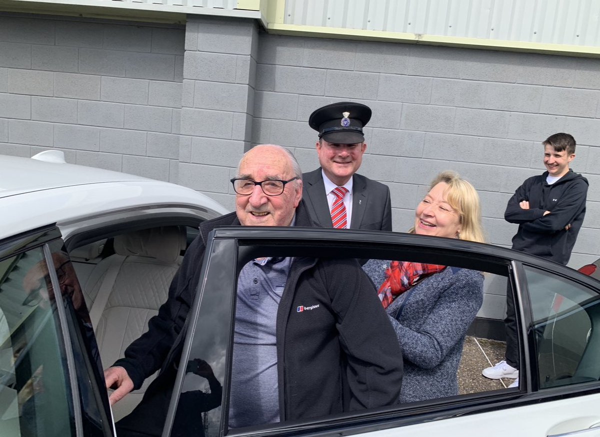 ⭐️⚽️DAD DAY at the football A SUCCESS!!⭐️
Sidney and Brian, fathers to our host <a href="/Neil_Everatt/">Neil Everatt</a> et moi! Beautifully escorted to and from the <a href="/LincolnCity_FC/">Lincoln City FC 🇺🇦</a> game today by the wonderful Stephen <a href="/white7lincoln/">White7lincoln</a> &amp; they brought us luck too we WON the last game of the season!👏🏽😊#Imps