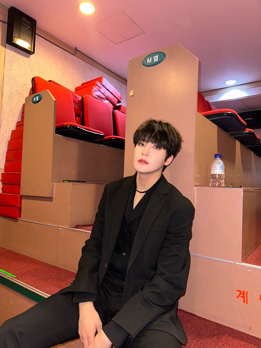 TheKingDom_GF's tweet photo. [LOUIS👑]

블랙수트🖤

#KINGDOM #킹덤 #LOUIS #루이 https://t.co/F3JnftSsEL