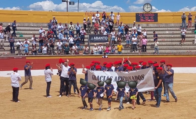 sofiab713's tweet photo. Gracias a vosotros @3puyazos por el fin de semana que habéis organizado... Enhorabuena por hacer las cosas tan bien y con tanta ilusión!. Sois un equipazo!! Ya esperando vuestra feria del 2024.. Gracias!! 👏👏 https://t.co/uomq37M1Wx