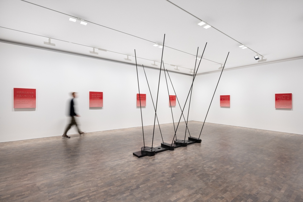 PaceGallery's tweet photo. Taking inspiration from the urban environment of contemporary London, #KeithCoventry’s practice is preoccupied by the gritty reality of city life. His latest exhibition at our Hanover Square gallery, "City Racing," is on view through May 25. Details: https://t.co/4fzXWti75O https://t.co/KFIzpKKhhO