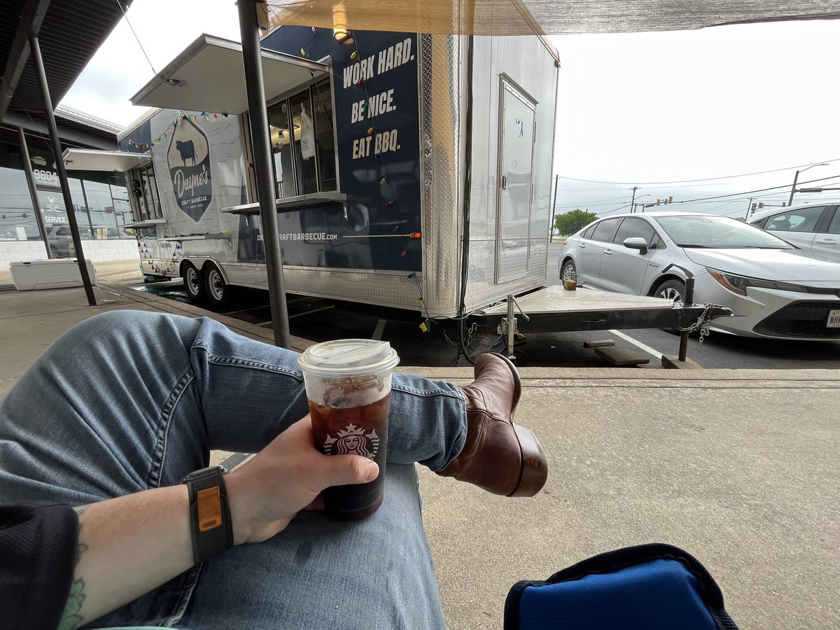 mattgilblezy's tweet image. One last barbecue joint before heading home @daynetxbbq #FirstInLine