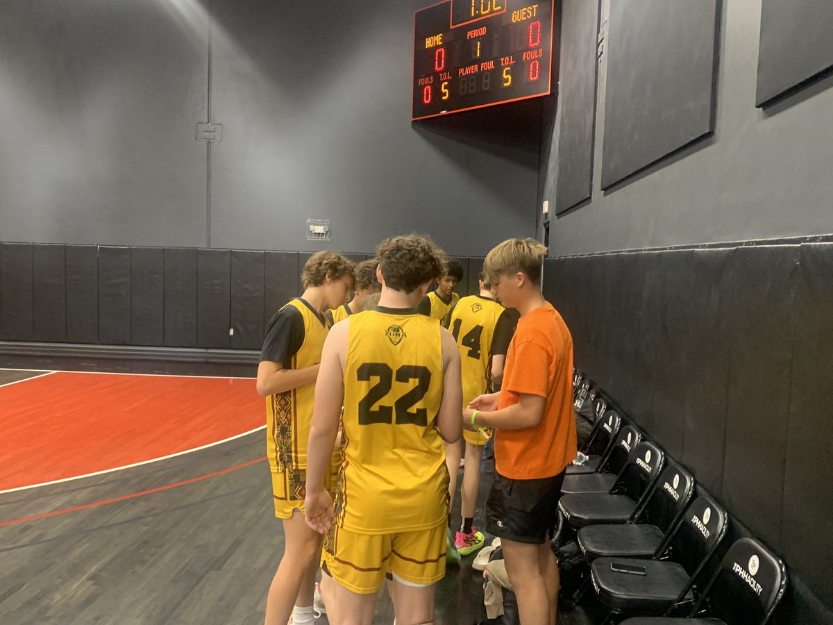 GreggRosenberg1's tweet photo. Here we go. Last day of #BashintheDesert. We have 15U with IBA/CO vs Arizona Firestorm 2026 Hunter. @PrepHoopsAZ https://t.co/rkauxOXSoG