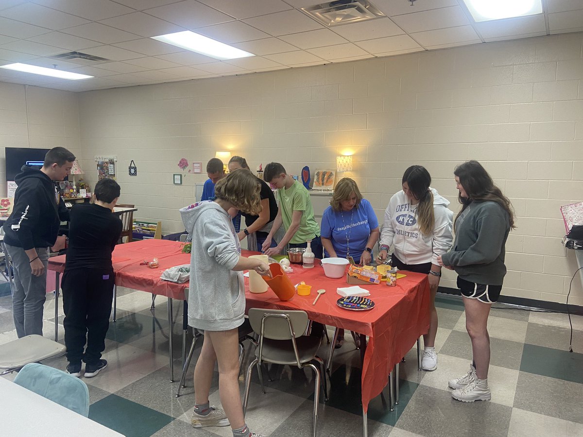 J_Blackmond's tweet photo. Cinco De Mayo celebration and Semi Formal dance 💃🏻 What an awesome group of kids?! #OneNest #Team4A @nagel4a @NagelNighthawks https://t.co/t2OU2haRtF