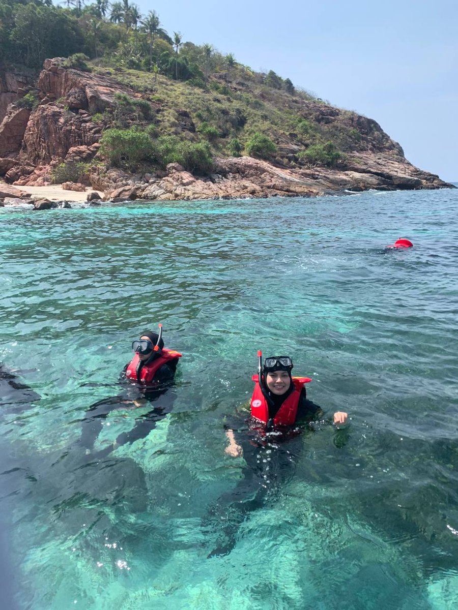 anisnanajihah's tweet photo. Cantiknya pulau redang . Unplanned trip balik kampung beraya terus sampai sini . Best sangat nak repeat lagi . Taman laut dah buka and pulau lima must visit . Berbaloi ambik pakej ni RM100 je per pax dah masuk semua sekali siap x2 makan . Jap anis share kat bawah pakej ni https://t.co/RRgeEHlWYT