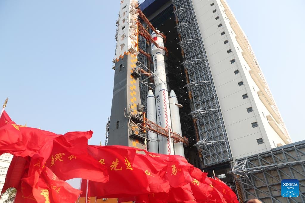 PointOrView's tweet photo. Chinese Long March-7 Y7 with Tianzhou-6 on top rolls out to launchpad in preparation for upcoming launch.
Watch: https://t.co/IVtbr5B99O
#LongMarch7 #CZ7 #Tianzhou6 https://t.co/auc8pxDmx0