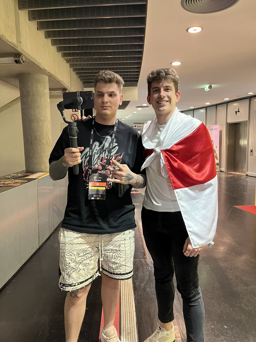Ventit1_'s tweet photo. Berlin Major by @ESLDota2 is amazing!
Photo with @Icebergdota https://t.co/hbgjvaHxAc