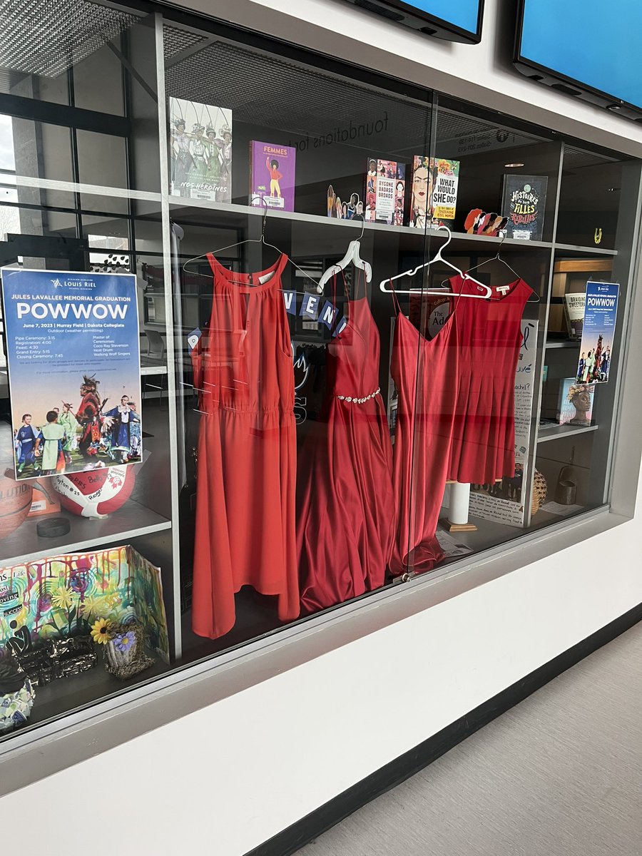 Students and staff spent some time last week learning and reflecting in preparation for the National Day of Awareness and Action for Missing and Murdered Indigenous Women, Girls and 2SLGBTQQIA+ People. Merci au comité IYL d’avoir organisé les activités pendant la semaine!