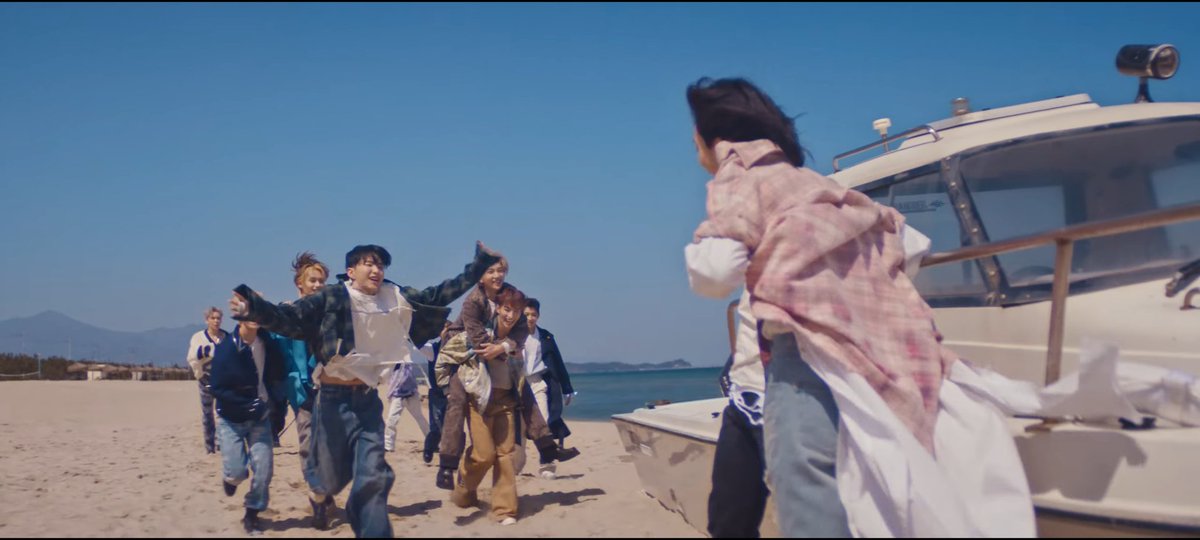 mingyusmedia's tweet image. if home was a person, it would be seventeen ♡ @pledis_17