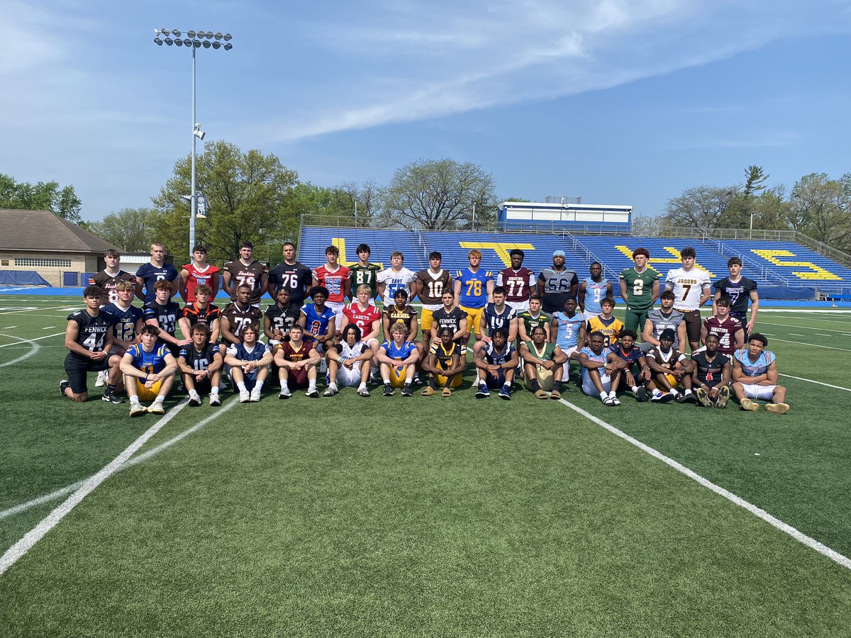 lemminginsider's tweet photo. Met the top 2024s in Chicagoland at the Tom Lemming photo shoot this morning. Great turnout at Lyons Township. https://t.co/Qj9y7IRFOt