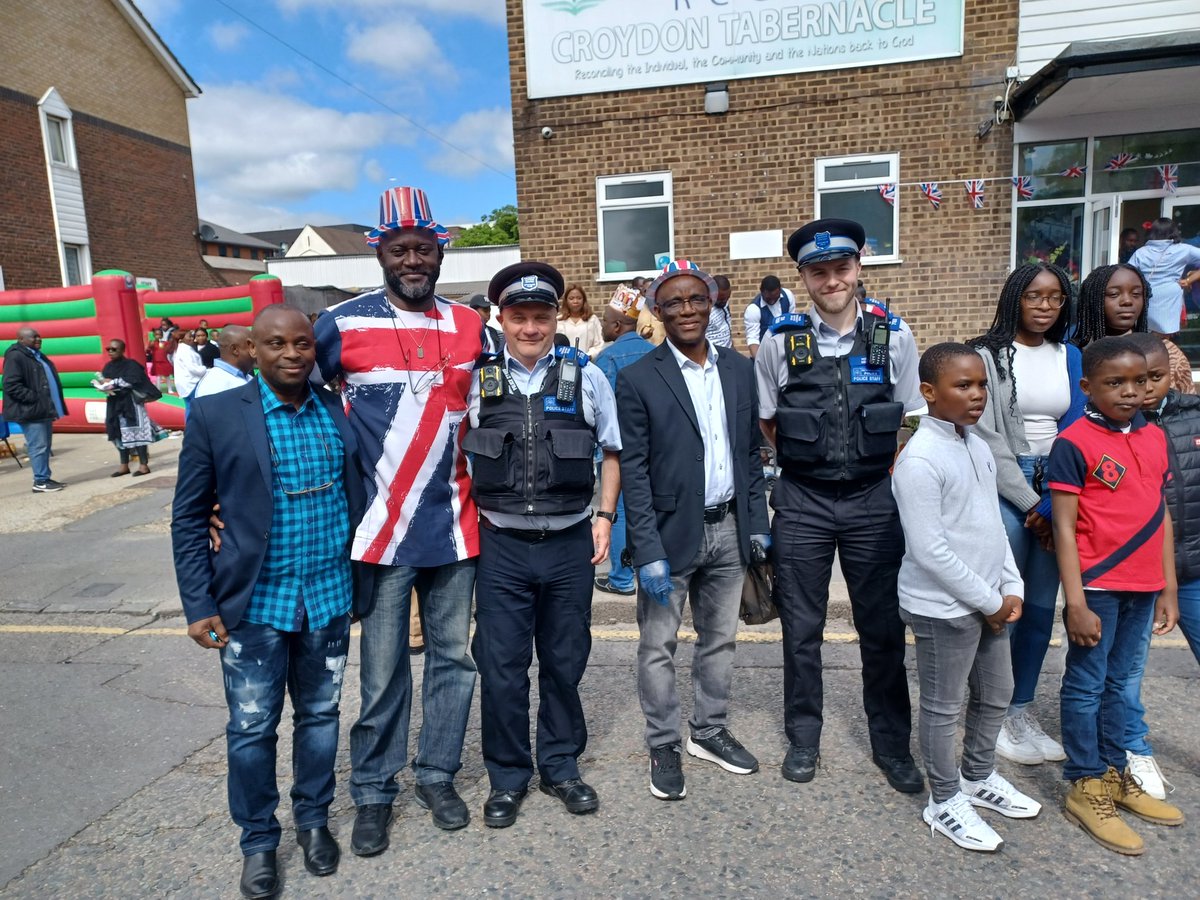 Snt Fairfield and Snt Broad Green joined the King's Coronation celebrations today with the residents of Parsons Mead.
Thank you for your hospitality 
#Coronation #MyLocalMet
<a href="/MPSCroydon/">South Area - Croydon MPS</a> @MPSBroadGreen