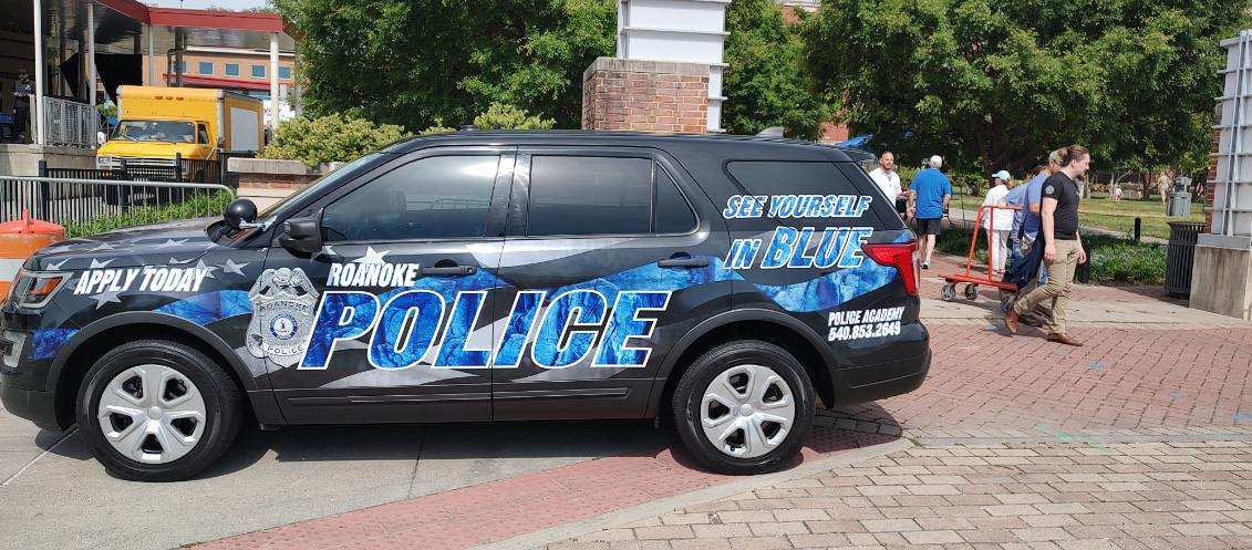 roanokepolice's tweet photo. RPD is at the TacoRitas Festival at Elmwood Park today! There’s live music, delicious food, and tons of fun for all ages.
We’ll be there until 3:00 p.m., so make sure you stop by to see us if you’re coming to enjoy the event!
#RPDpride https://t.co/G5qttKE9be