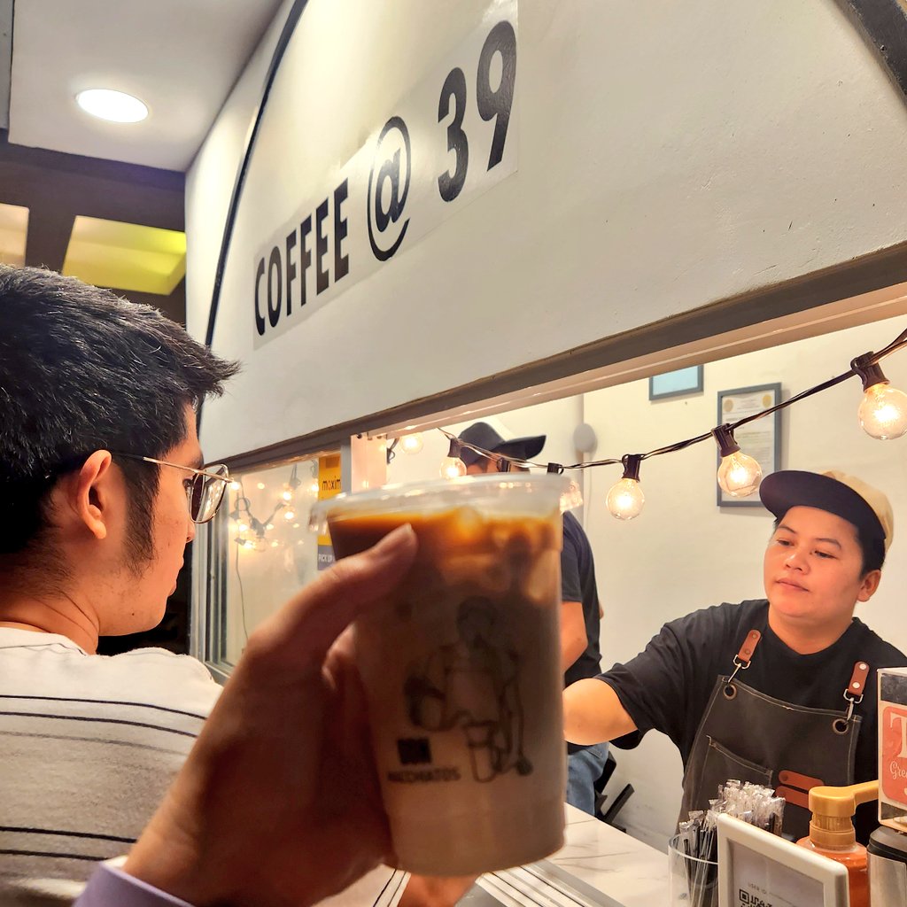 jelaii's tweet photo. A Spontaneous Sunday 🍔☕️🍸✨️ https://t.co/ckG92o4Y1d