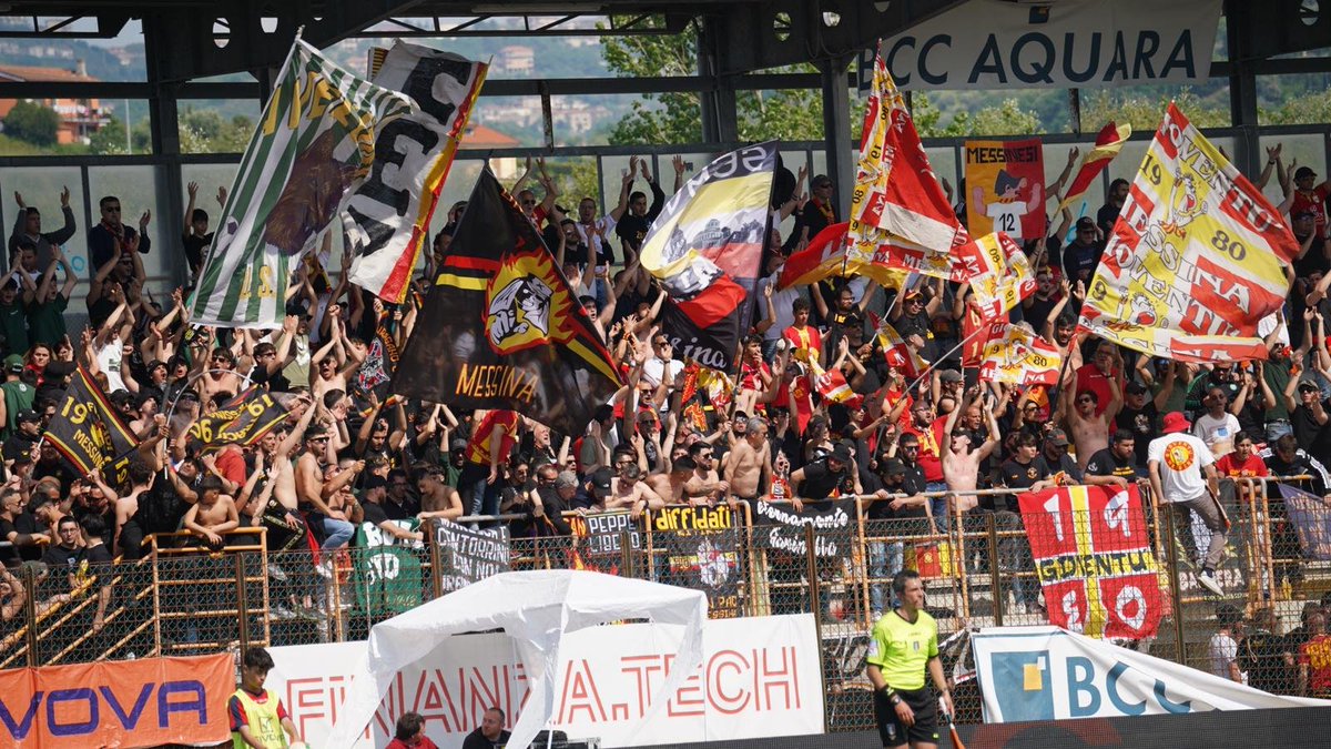 magicomessina's tweet photo. @LegaProOfficial @AcrMessina1900 La lega pro non può perdere una piazza come Messina,ieri c'erano piu tifosi nel settore ospiti che in quello di casa,che senso ha far salvare una squadra di un paesino che non ha manco lo stadio,a discapito di una provincia di quasi 700mila abitanti. https://t.co/EF50dvVQiJ