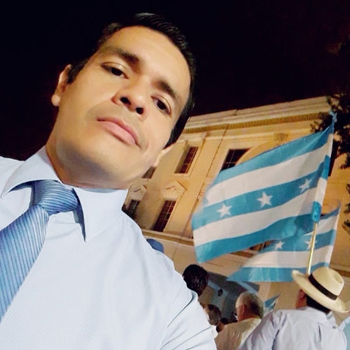 pedritoortizjr's tweet image. Lamento informar que ha fallecido mi amigo, colega y compañero Xavier Bustamante Ruiz, periodista, reportero, redactor, escritor, director de cine. Su opera prima 'Entre Sombras Averno' queda como pionera, legado y escuela del cine noir, acción y detectivesco.