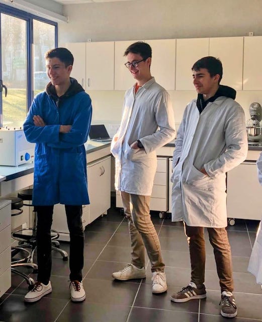 ALEXIS BOURDON DE 701 REPRESENTERA L'ACADEMIE TROIS ÉLÈVES DU LYCÉE À LA FINALE ACDEMIE LOR... tinyurl.com/2o6q5uf8