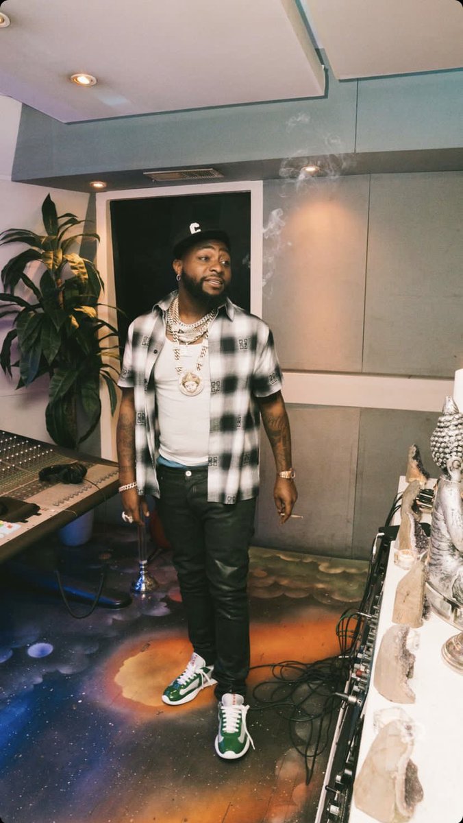 Hayce30bg's tweet photo. Godfather @davido ❤️🐐 https://t.co/xnqzRlGgDB