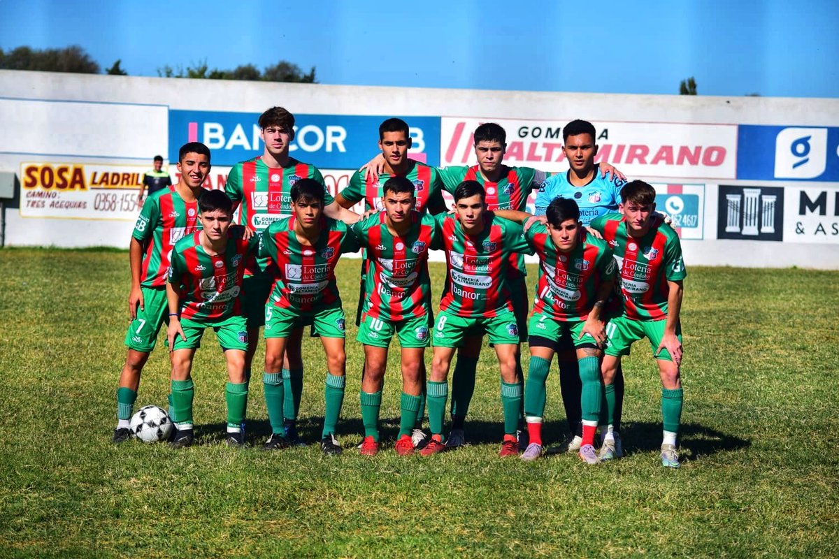 JuventudUnidaRC's tweet photo. #𝙇𝙍𝙁𝙍𝘾
#𝙏𝙚𝙧𝙘𝙚𝙧𝙖
Ya se juega en #LosTeros el encuentro preliminar entre #JuventudUnida y #Atletico San Basilio por la #Undecima del torneo.
#𝗛𝗮𝗴𝗮𝗺𝗼𝘀𝗛𝗶𝘀𝘁𝗼𝗿𝗶𝗮
#𝑽𝒂𝒎𝒐𝒔𝑱𝒖𝒗𝒆 🇧🇬
#𝑷𝒆𝒓𝒎𝒊𝒕𝒂𝒎𝒐𝒏𝒐𝒔𝑺𝒐𝒏̃𝒂𝒓 💭
#𝑻𝒓𝒊𝒄𝒐𝑺𝒐𝒚 📣 https://t.co/GbcOauNI9n
