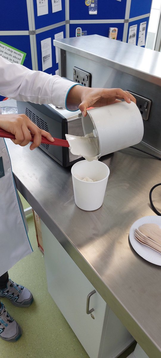 mahrokhjshd's tweet photo. Making some ice cream to present a part of human nutrition at #openday at @atusligo_ie https://t.co/WkUGAV2D1u