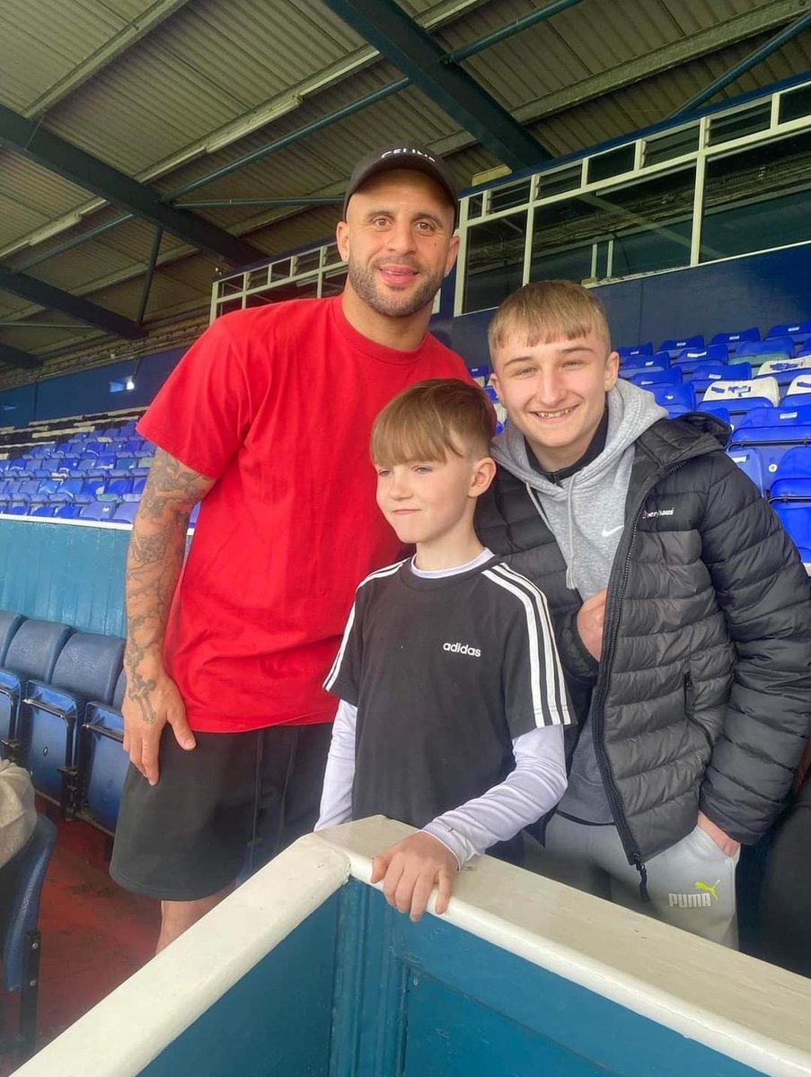 paulhardy17's tweet photo. @kylewalker2 my boy is so happy like he said get Bernardo sign a new contract ps last home game against Chelsea any chance of your match shirt sit in block 135 row 3 front row https://t.co/HBbgHJ5bIN