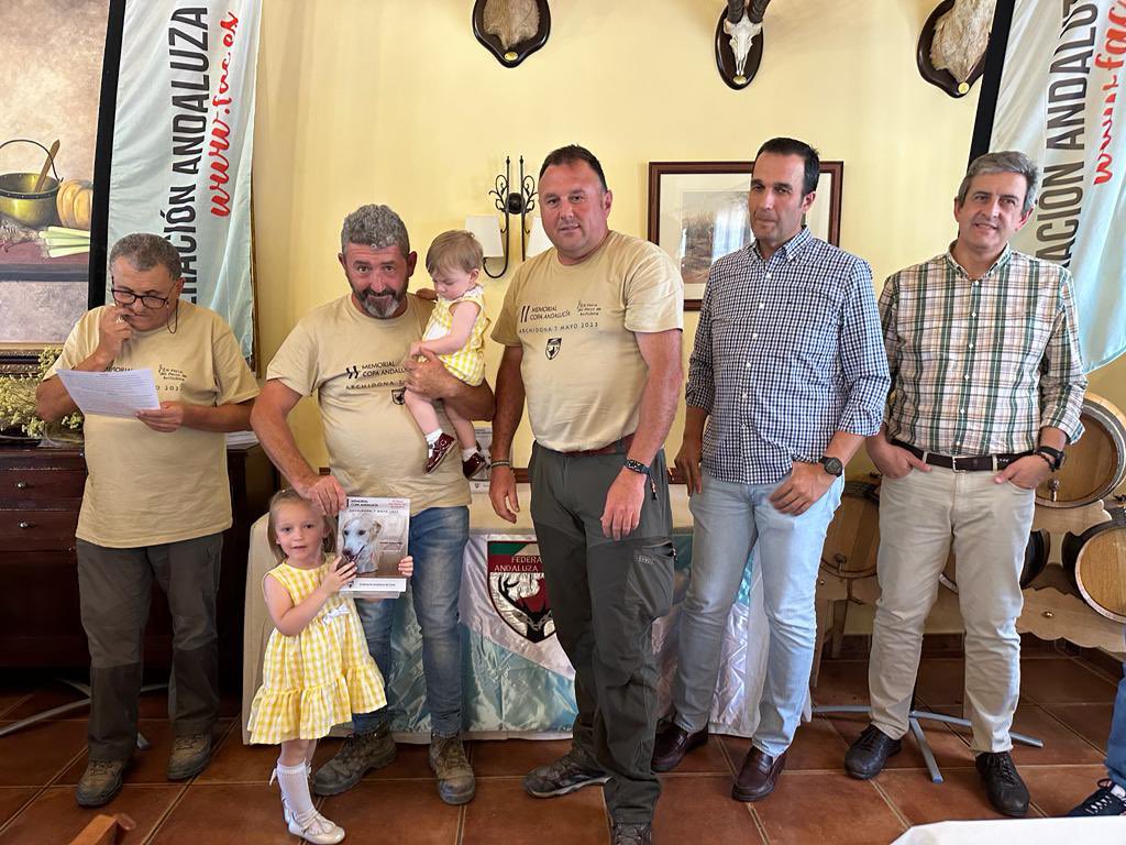 Día grande hoy de convivencia y homenaje en el II Memorial de la Copa Andalucia de Podenco Andaluz y Maneto. Un total de 30 perros han sido galardonados por la Federación, los ganadores de las últimas cinco ediciones de esta competición. 

Gracias por este día para el recuerdo ☺️