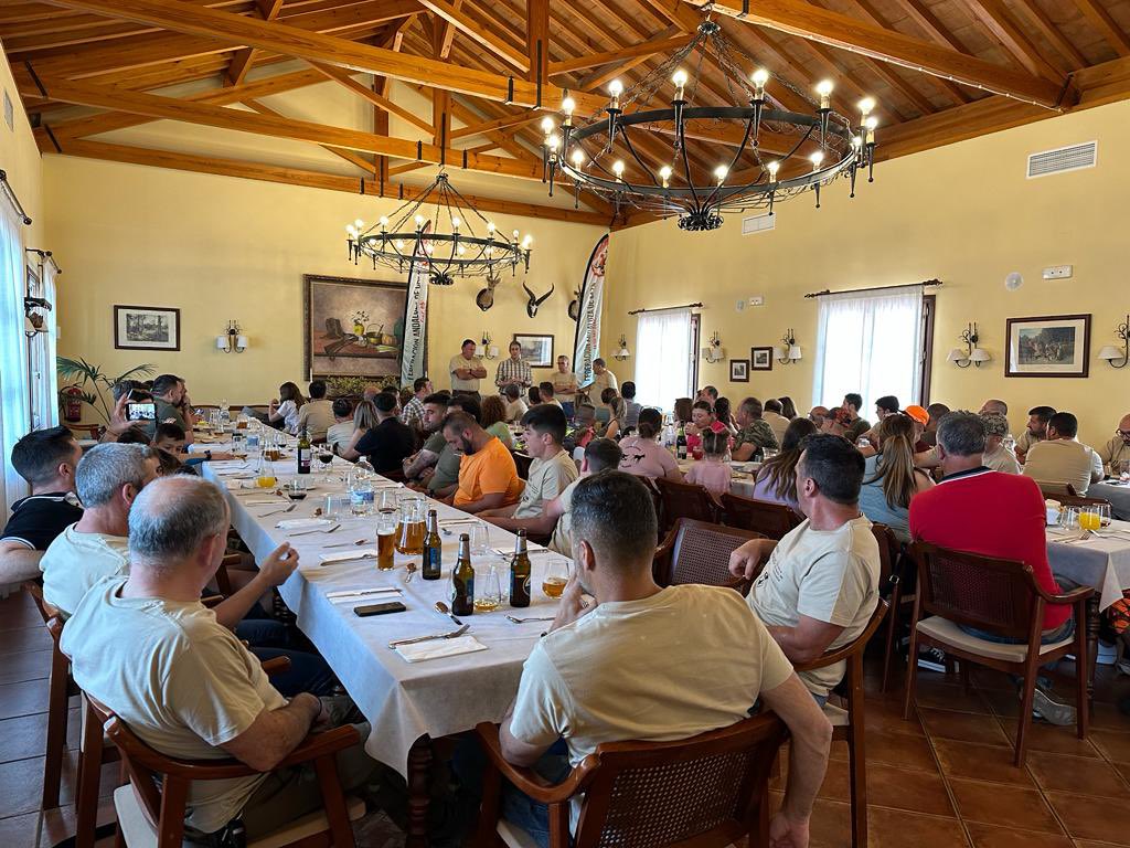 andaluciacaza's tweet photo. Día grande hoy de convivencia y homenaje en el II Memorial de la Copa Andalucia de Podenco Andaluz y Maneto. Un total de 30 perros han sido galardonados por la Federación, los ganadores de las últimas cinco ediciones de esta competición. 

Gracias por este día para el recuerdo ☺️ https://t.co/4QHQCQe96X