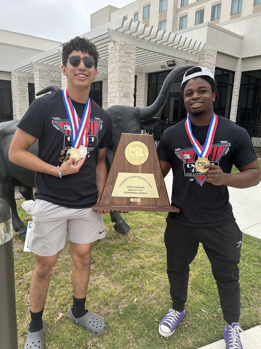 midlandhighfb's tweet image. Congratulations to the Midland High One Act Play - 2023 UIL 6A OAP State Champions! 🟣⚪️

An extra big OYB to our two football Dawgs who competed: 

Meckie McCoy, SR RB
Alex Gonzales, JR WR 

Way to compete! 🏆

#OYB
