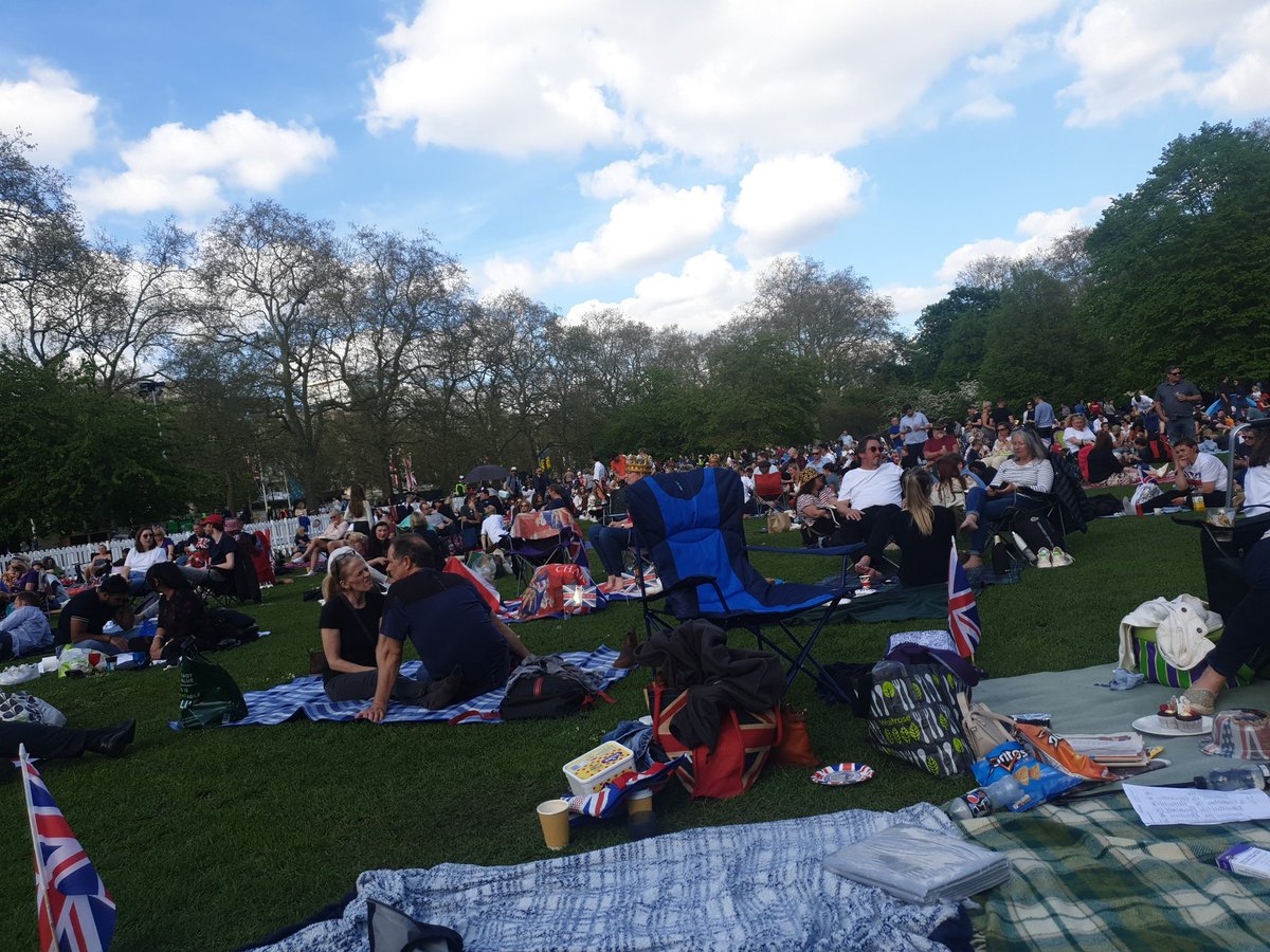 MyLifeInGenera1's tweet image. Made it to St James Park, think I'll watch the concert with a load stranger's 

#onlyLiveOnce #CoronationConcert