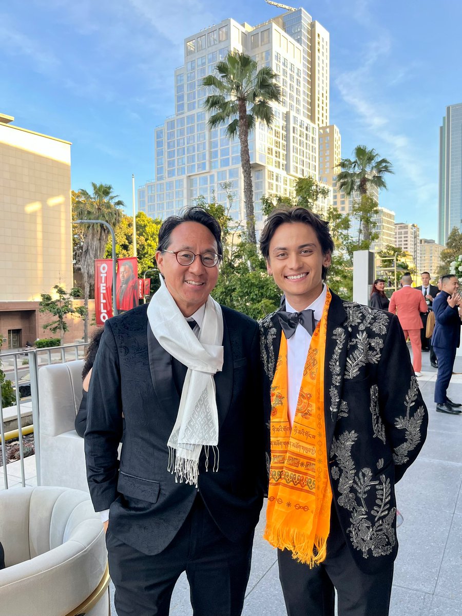 200 points if you spot the #Philippines in these pics from the <a href="/GoldHouseCo/">GOLD HOUSE</a> #GoldGala. Hint: <a href="/Ciarawilsonxo/">ciara riley wilson</a> Ciara Riley Wilson is not just an actress; she’s a designer… Here w/ actor &amp; Tenzing Norgay grandson <a href="/TenzingTrainor/">Tenzing Norgay Trainor</a>, &amp; <a href="/jrnepales/">Janet R. Nepales</a> <a href="/nepalesruben/">ruben nepales</a>

👉instagram.com/p/Cr8kasFr5fF/…