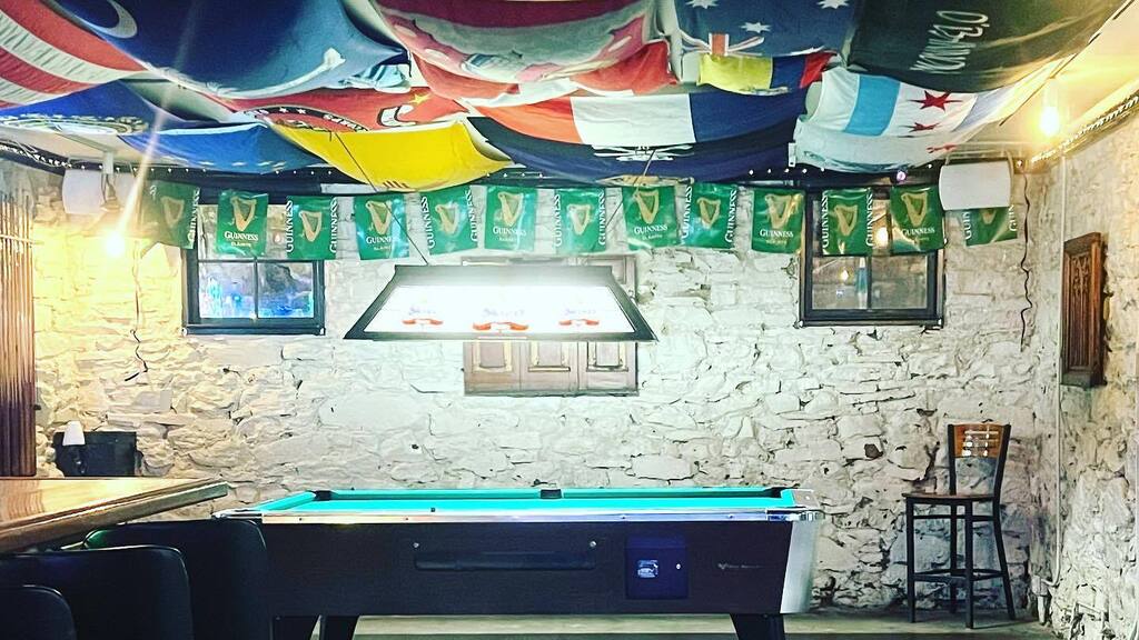 OBannonsPub's tweet photo. @Today @sundayfunday with @da.foo 
#FreePool #free #darts #pacman #drinkspecials 
.
.
#offseason #visittelluride #irishpub #thebaryouvebeenpracticingfor https://t.co/VLclaZXafJ