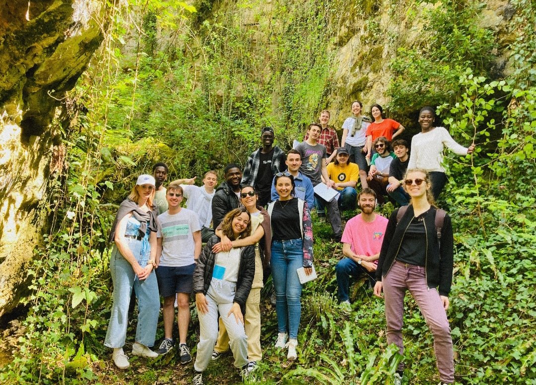 EveReims's tweet photo. Les L3 géo de @universitereims en sortie terrain dans le cadre du module de cartographie des risques 🗺️ avec @BollotN https://t.co/BFTuFTmdHE