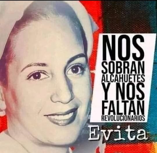 AliciaCastroAR's tweet photo. A 104 años  de su nacimiento, una frase que está más vigente que nunca. Evita era una encendida revolucionaria: Manifiestamente anticapitalista y anti imperialista. Tanto mentiroso  y proyanki usando su bandera, ofende su memoria. https://t.co/rGE0MXJGkv