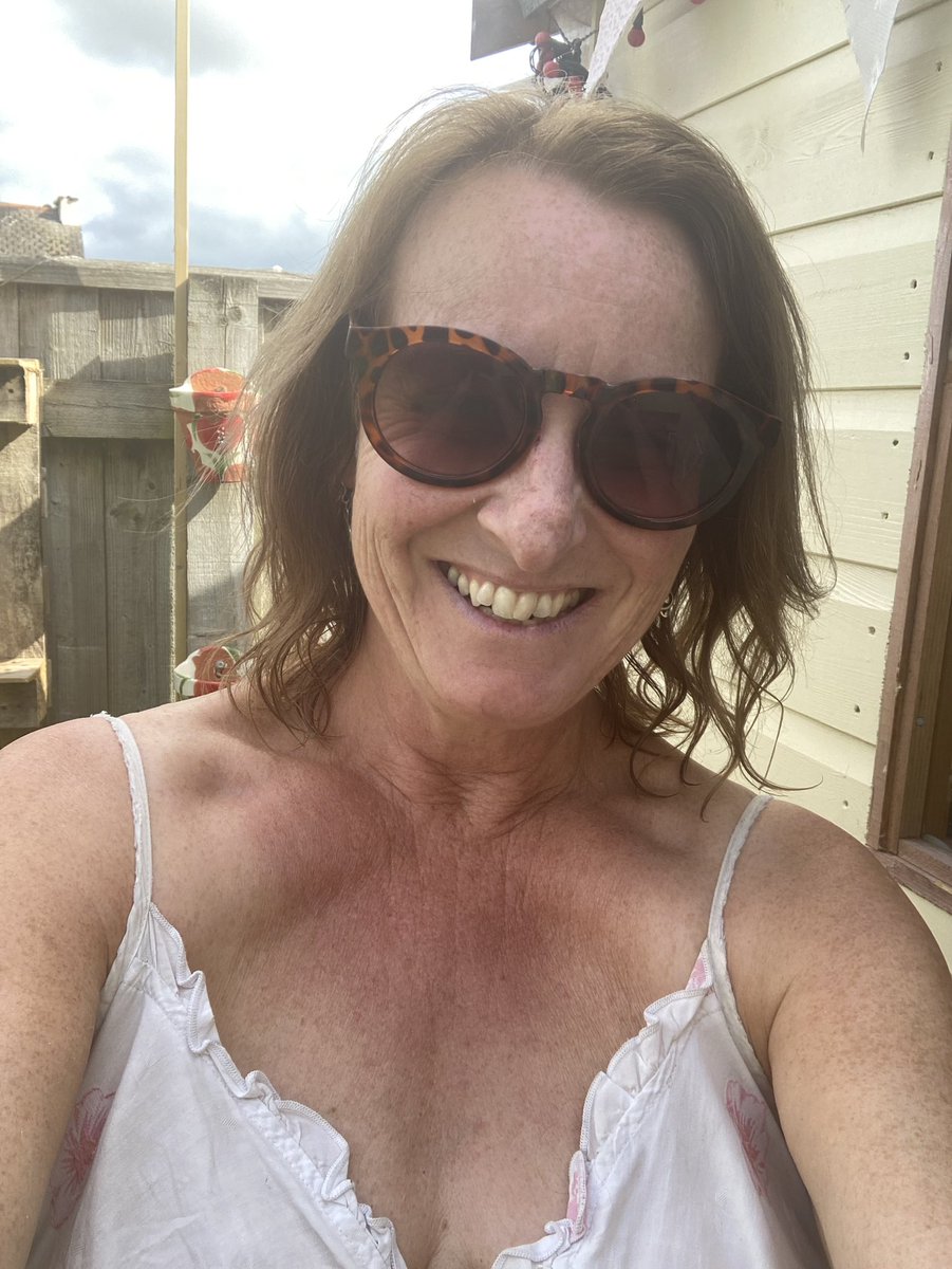 Smashing day of morning walking on my own…and then a bit of fun with two of the grandchildren at a country park thisafternoon! Now I’m in the garden and relaxing with a gin! Cheers everyone.. have a wonderful evening ♥️😘